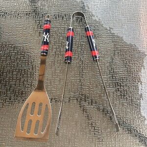 New York Yankees grilling tools